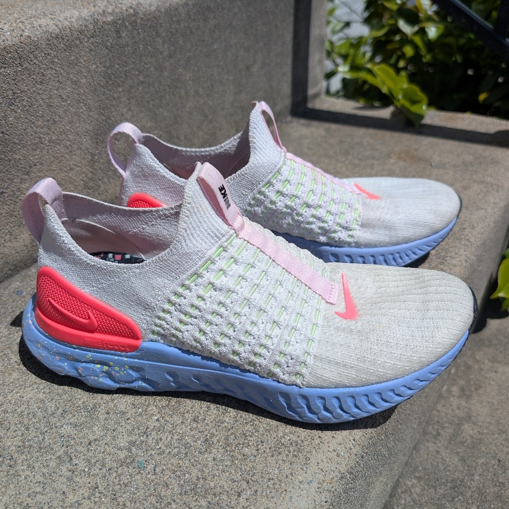 Women's Nike React Phantom Run Flyknit 2